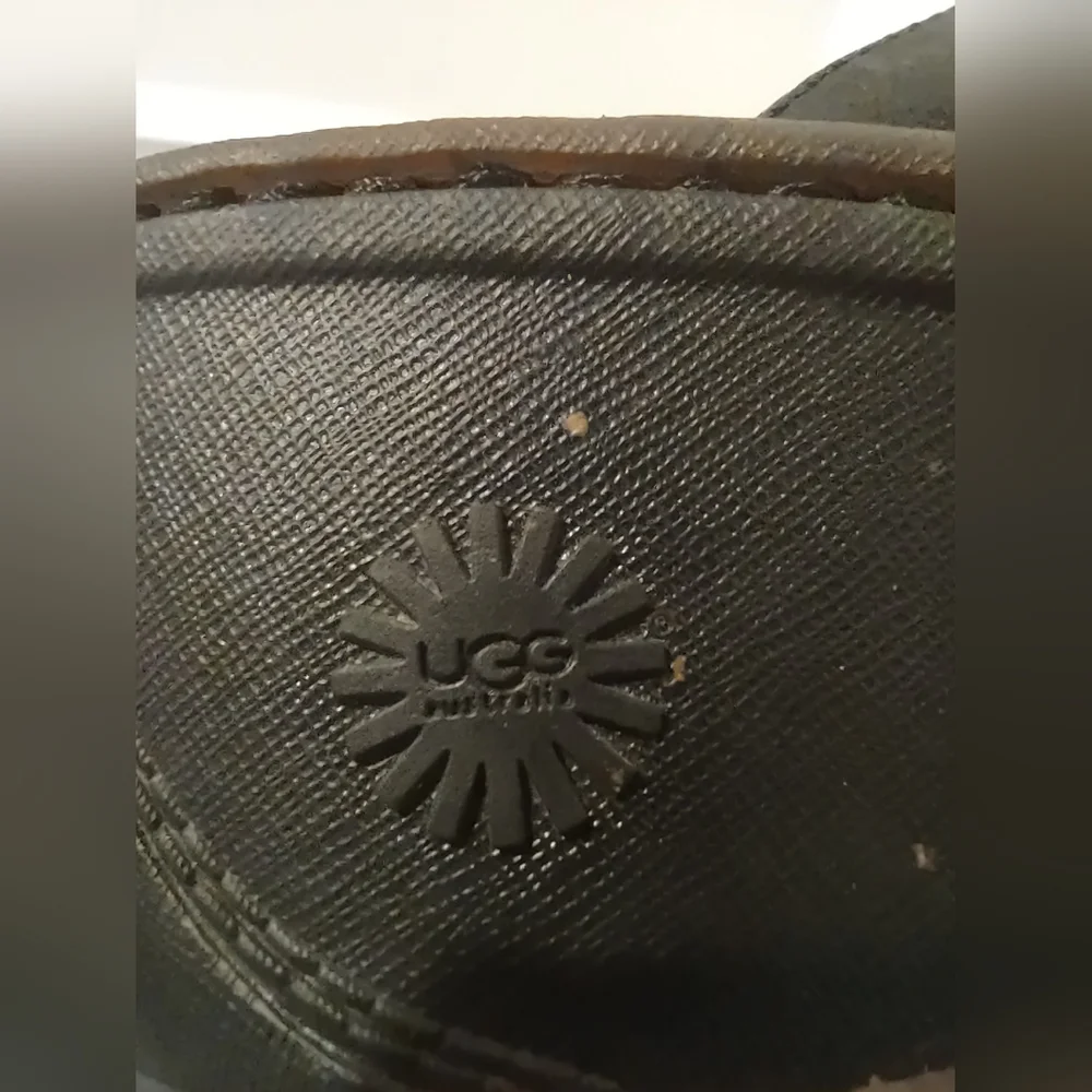 UGG Clog Tooth Toggle Shearlings - Picture 2 of 11